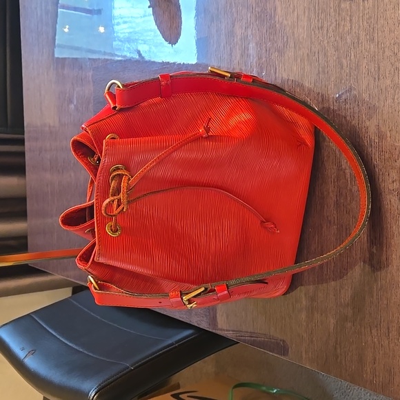 $2,800 LV RED EPI NOE - Picture 4 of 4